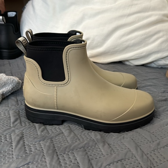 Tan Ugg rain boots fur bottoms! - Picture 4 of 6